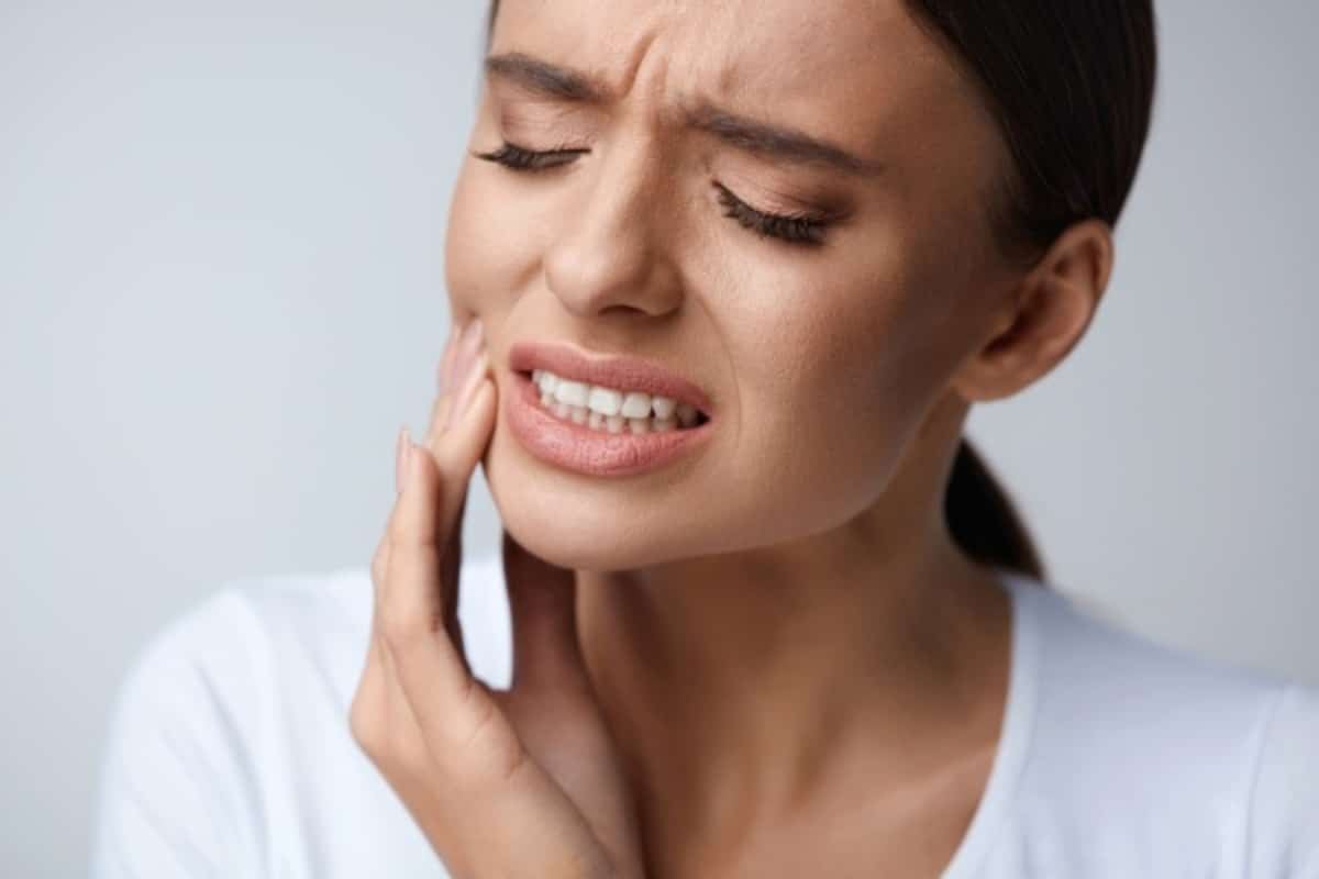 Featured image for “What Should I Do If I Experience a Dental Emergency?”